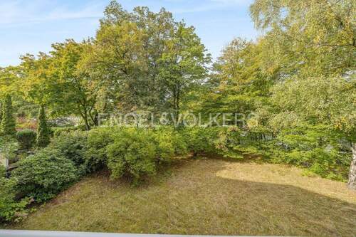 Blick vom Balkon ins Grüne - 