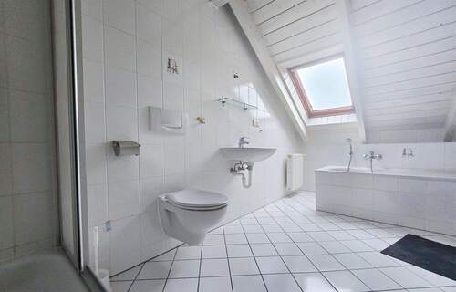 Badezimmer - Etagenwohnung mit 57,00 m² in Köthen (Anhalt) zur Miete