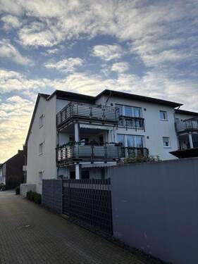 Außenansicht (Hinten) - Etagenwohnung mit 96,30 m&sup2; in Oberhausen zum Kaufen