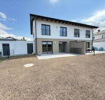 Provisionsfrei ! Klimafreundlicher NeubauDHH KfW40 mit PV und Speicher - Straubing Ittling