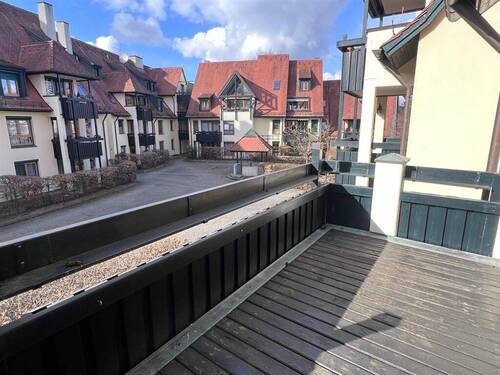 Zugang Loggia - Etagenwohnung mit 100,00 m&sup2; in Nürnberg zur Miete