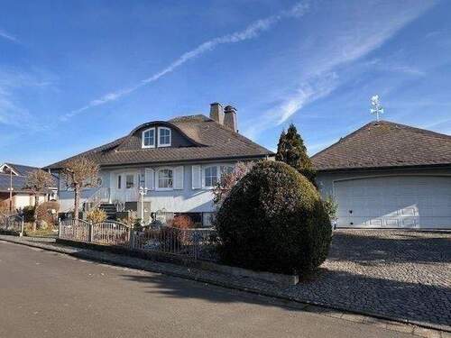 Ansicht - 7 Zimmer Einfamilienhaus zum Kaufen in Gudensberg