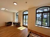 Wohnbereich - Loftige, möblierte 1-Zimmer-Wohnung mit großer Terrasse zum Erstbezug!