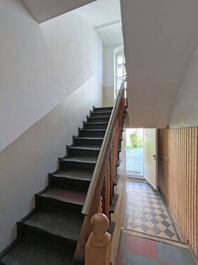 Treppenhaus EG - Mehrfamilienhaus, Wohnhaus in Berlin zum Kaufen