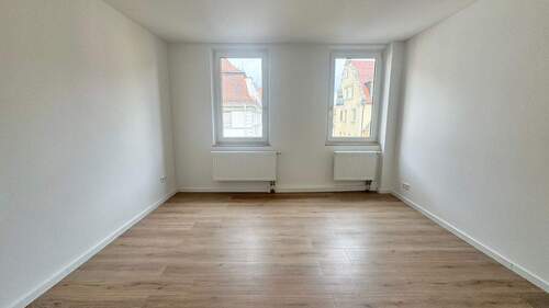 Wohnzimmer.jpg - St. Peter ! Helle kernsanierte 2-Zi.-Altbau-Whg. 47 m², Laminat, ohne Balkon, 3.OG ohne Aufzug