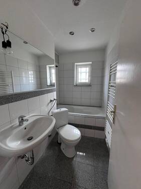 Bad.jpg - 2 Zimmer Etagenwohnung zur Miete in Saarbrücken