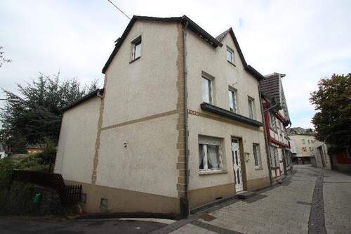 Bild 1 - Gepflegtes renovierungsbedürftiges Einfamilienhaus 200 m² schöner Garten Zentrum von Linz Ruhiglage