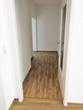 Flur - Helle 2-Raumwohnung im Zentrum von Oschatz