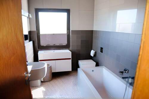 Badezimmer KI aufbereitet - 