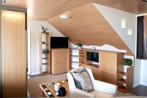 Wohnzimmer OG KI aufbereitet - 