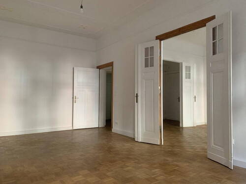 Großes Wohnzimmer - 3 Zimmer Etagenwohnung in Berlin