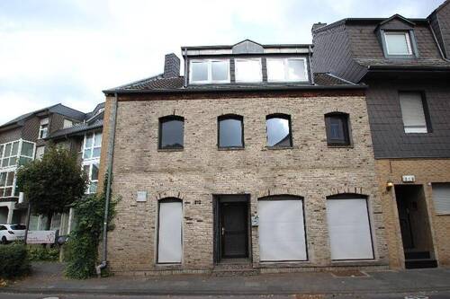 Bild 1 - Wohn-u.Geschäftshaus im Zentrum von Köln-Porz ca. 220 m² Nutzungsänderung in 2-3 Wohnungen möglich.
