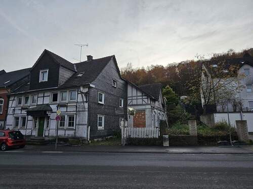 Handwerkerobjekt: Zwei EFH - Handwerkerobjekt: 2 × EFH auf einem Grundstück - Einzelverkauf möglich (ideelle Teilung)