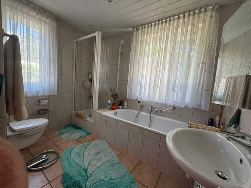 Bad - Einfamilienhaus mit 170,00 m&sup2; in Bielefeld zum Kaufen