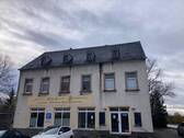 Vorderansicht - Teilweise leerstehendes Wohn und Geschäftshaus in Oberlichtenau