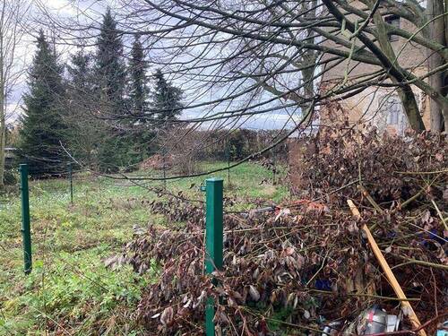 Iungepflegter Garten - 5 Zimmer Mehrfamilienhaus, Wohnhaus in Lichtenau OT Oberlichtenau