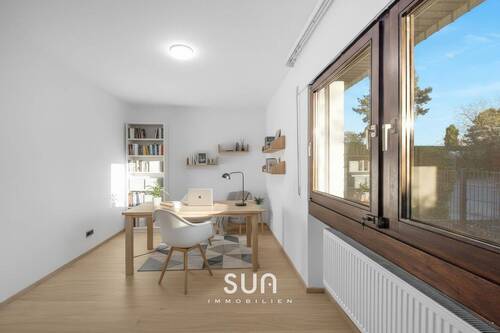 ARBEITSZIMMER STAGED - 