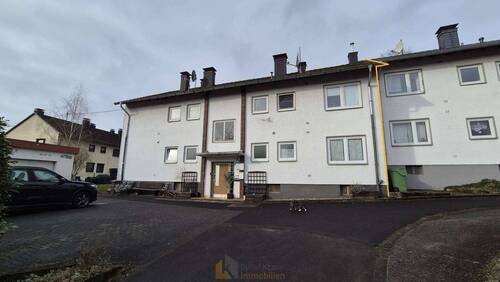 f19654d2-vorderansicht-mehrfamilienhaus-in-waldbroel-waldbroel-kernstadt - Mehrfamilienhaus mit Potenzial - 232 m² Wohnfläche auf 998 m² Grundstück