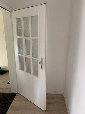 Bild 1 - 2 Z EBK Bad mit Dusche 2.OG li (1 Durchgangszimmer), Balkon, nähe Uni, An der Trift 36, 66123 Saarbrücken