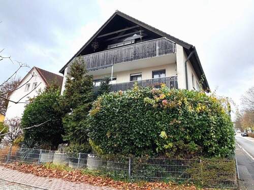 Hausansicht Balkonseite - 9 Zimmer Mehrfamilienhaus, Wohnhaus zum Kaufen in Altdorf