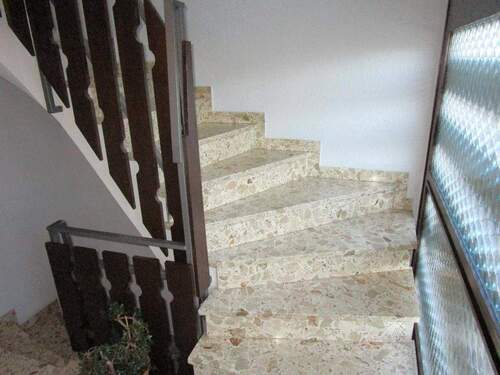 Treppenhaus - Mehrfamilienhaus, Wohnhaus mit 226,00 m&sup2; in Altdorf zum Kaufen