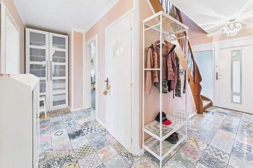 Eingangsbereich - 7 Zimmer Einfamilienhaus zum Kaufen in Hemmoor