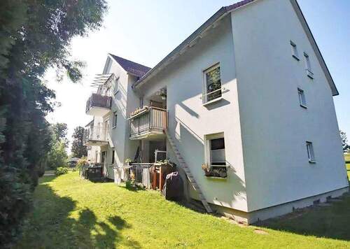 Hausansicht hinten - 3 Zimmer Etagenwohnung zur Miete in Käbschütztal