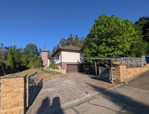 Einfahrt - 4 Zimmer Einfamilienhaus zum Kaufen in Nürnberg
