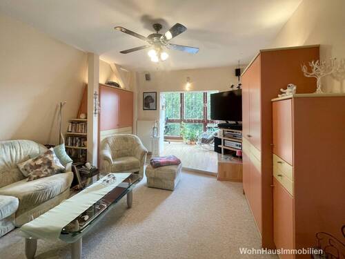 Wohnzimmer im Obergeschoss - 7 Zimmer Mehrfamilienhaus, Wohnhaus zum Kaufen in Berlin / Tegel
