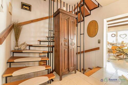 EG Flur / Treppenhaus - 