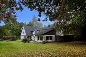 Hausansicht - Doppelt Zuhause - Zweifamilienhaus mit eigenem Wald