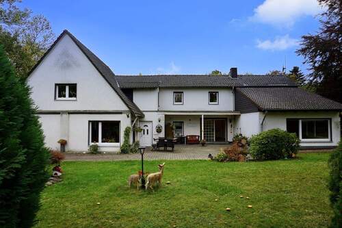 Hausansicht - 8 Zimmer Mehrfamilienhaus, Wohnhaus zum Kaufen in Bergkamen