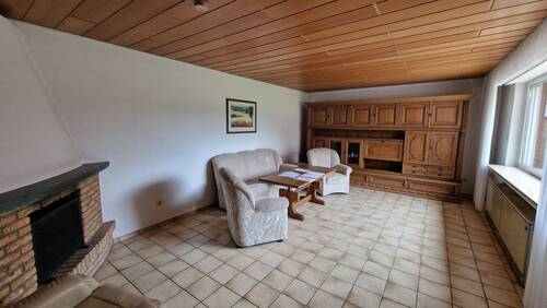 großzügiges Wohnzimmer - 