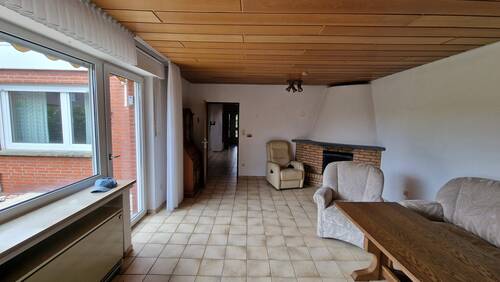 Wohnzimmer mit offenem Kamin - 