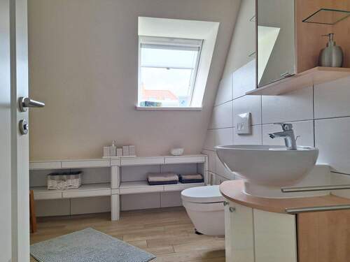 FeWo 2, Badezimmer im DG, Ansicht 2 - 