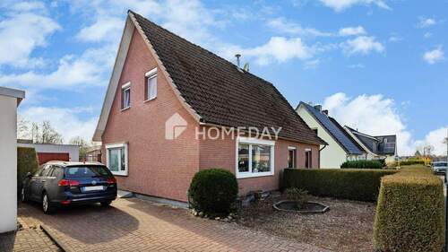 Außenansicht 1 - Gemütliche Doppelhaushälfte mit Potenzial - Ihr neues Zuhause wartet! 