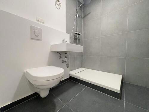 Badezimmer - 3 Zimmer Etagenwohnung zum Kaufen in Berlin