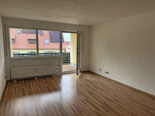 Ess- und Wohnbereich
- Stadtnah und im Grünen - 940,00&nbsp;EUR Kaltmiete, ca.&nbsp; 73,00&nbsp;m&sup2;&nbsp;Wohnfl&auml;che