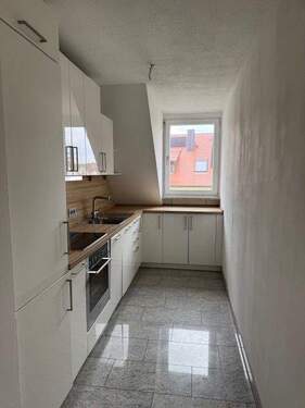 Küche mit Einbauküche - 2 Zimmer Etagenwohnung zur Miete in Nürnberg