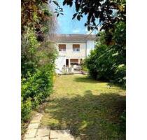 - Nähe Britzer Garten Reihenendhaus mit Keller und Garage - - Berlin Buckow
