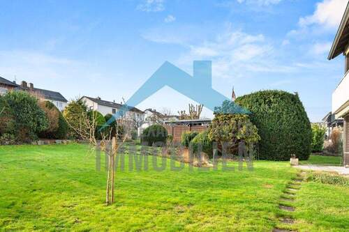 Garten - 7 Zimmer Mehrfamilienhaus, Wohnhaus in Lohfelden