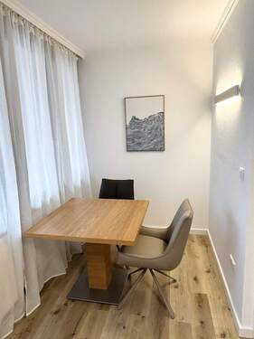 Esstisch - 1 Zimmer Etagenwohnung in München