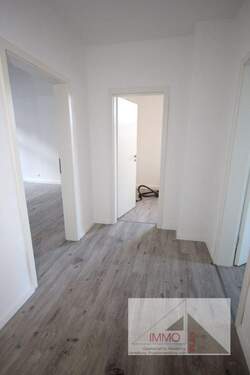 Flur - 2 Zimmer Etagenwohnung zur Miete in Döbeln