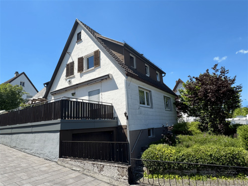 Frontbild - Charakterhaus mit 8 Zimmern, Doppelgarage und Potenzial für Studentenwohnung oder Homeoffice