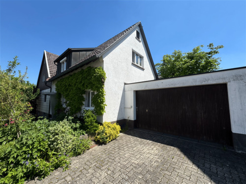 Haus mit Doppelgarage - 8 Zimmer Einfamilienhaus in Aalen