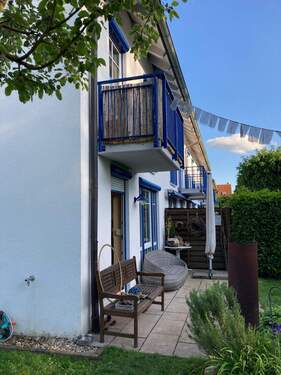Blick zur Terrasse und Balkon - 