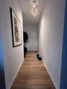 Eingangsbereich, Flur, weiße Wände.jpeg - 