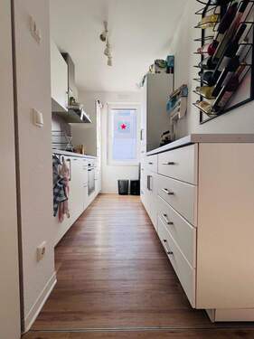 Küche, weiß, Tageslicht - Etagenwohnung mit 90,50 m&sup2; in Mannheim zur Miete