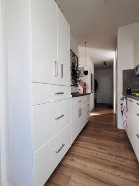 Küche, Küchenschränke weiß.jpeg - 