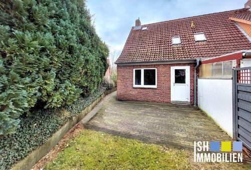 Außenansicht - Modernisiertes Reihenendhaus in Stade